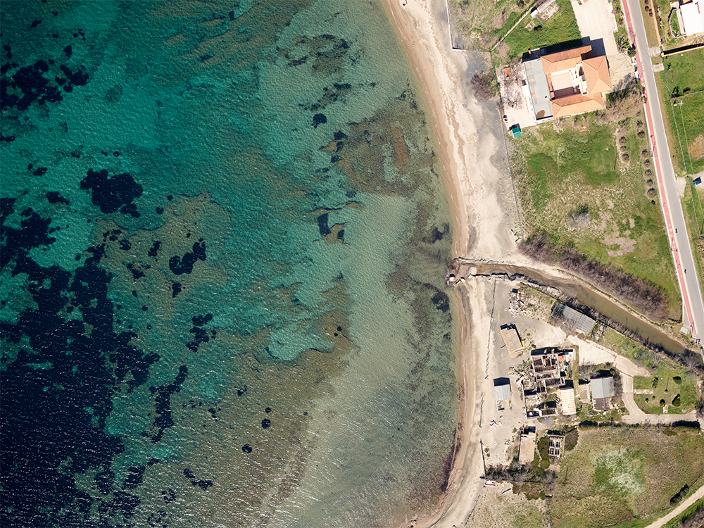 Vista dall'alto della costa di Gravisca